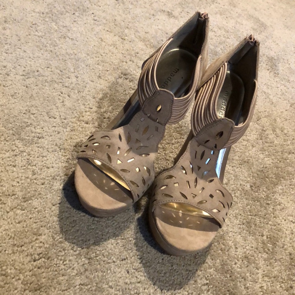 Tan Suade Wedges